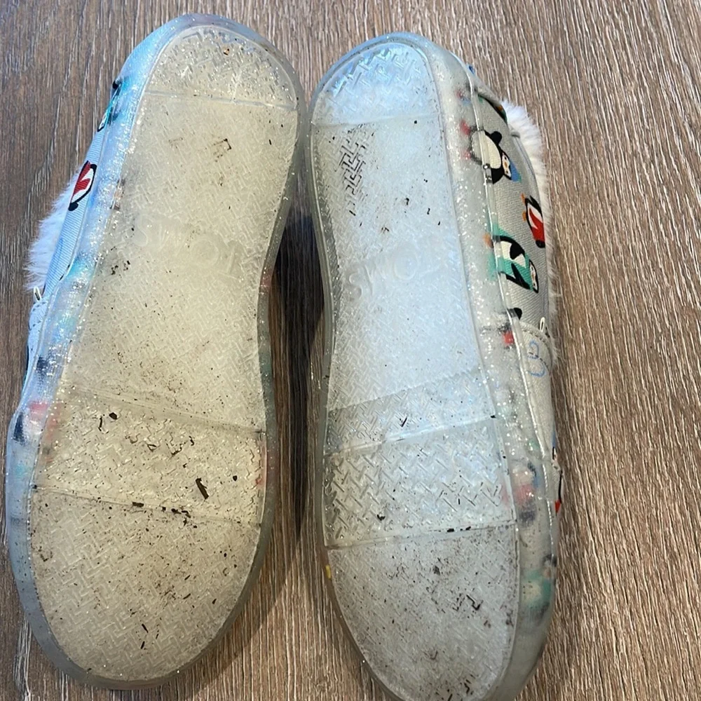 Super cute Toms Penguin fuzzy shoes size 12Y